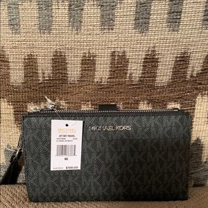New! MICHAEL KORS DOUBLE ZIP WRISTLET